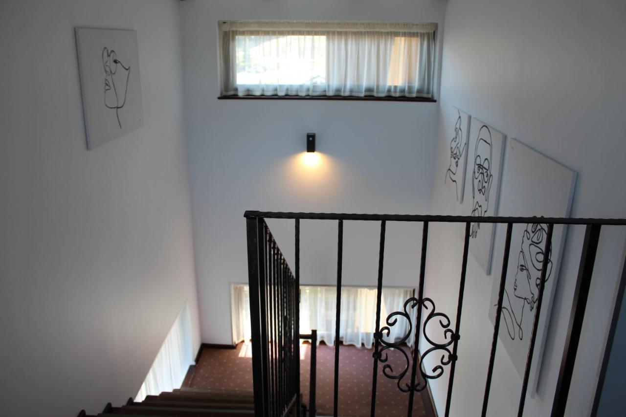 Vila Trapez Sacele Bagian luar foto